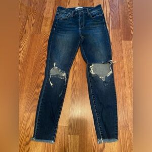 Cello brand size 7 distressed skinny Jean